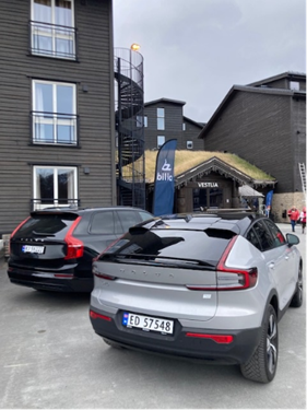 To flotte Volvoer plassert utenfor SIFs partnertreff på Vestlia