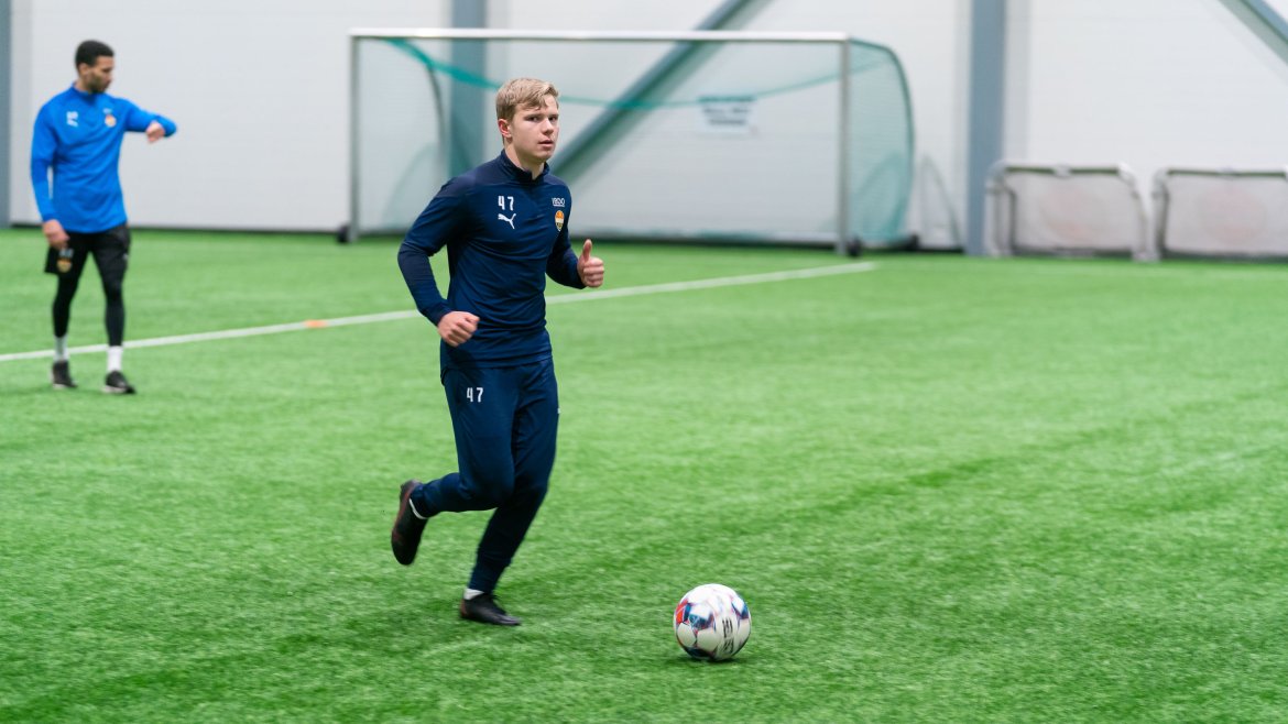 Andreas Skjold i Hokksundhallen på første dag av årets oppkjøring.