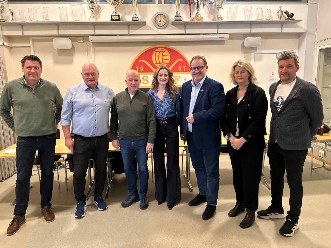 F.v.: Kenneth W. Karlsen, Martin Ramfjord, Egil Meland, Camilla Hagen Onshuus, Finn Egil Holm, Kine Skårdal Kleven og Christian Stråle