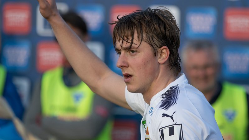 Mathias Gjerstrøm, banens beste spiller, punkterte kampen med et flott frispark.