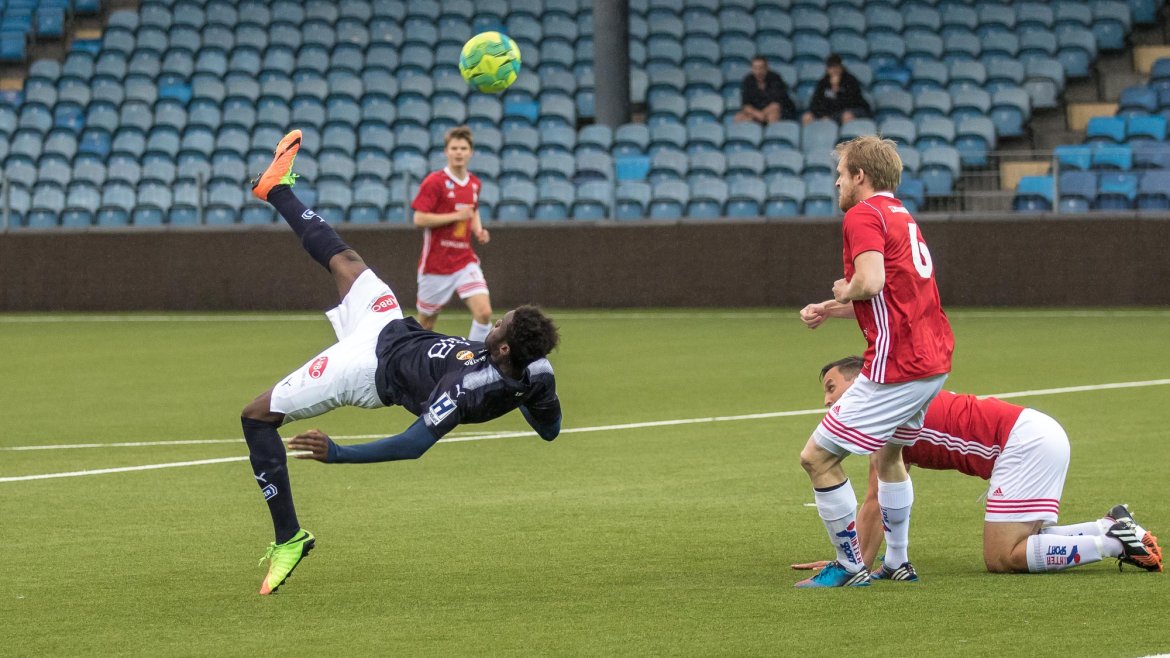 Mustapha Fofana prøvde seg med et brassespark i 1. omgang, men lyktes dessverre ikke.