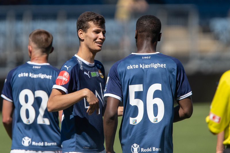 Loti Celina (t.v) og Mustapha Fofana (t.h) i aksjon for Team SIF.